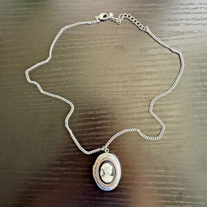 Vintage Cameo Locket Necklace Silver Tone Oval Pendant Lady Portrait 19”